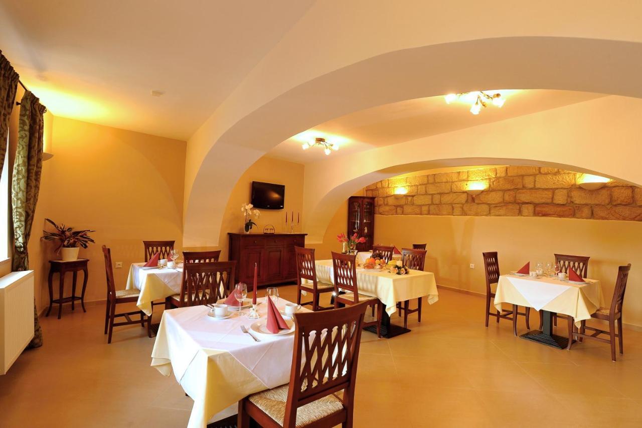 Hotel U Krale Jičín Ресторант снимка