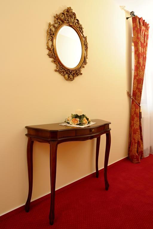 Hotel U Krale Jičín Стая снимка